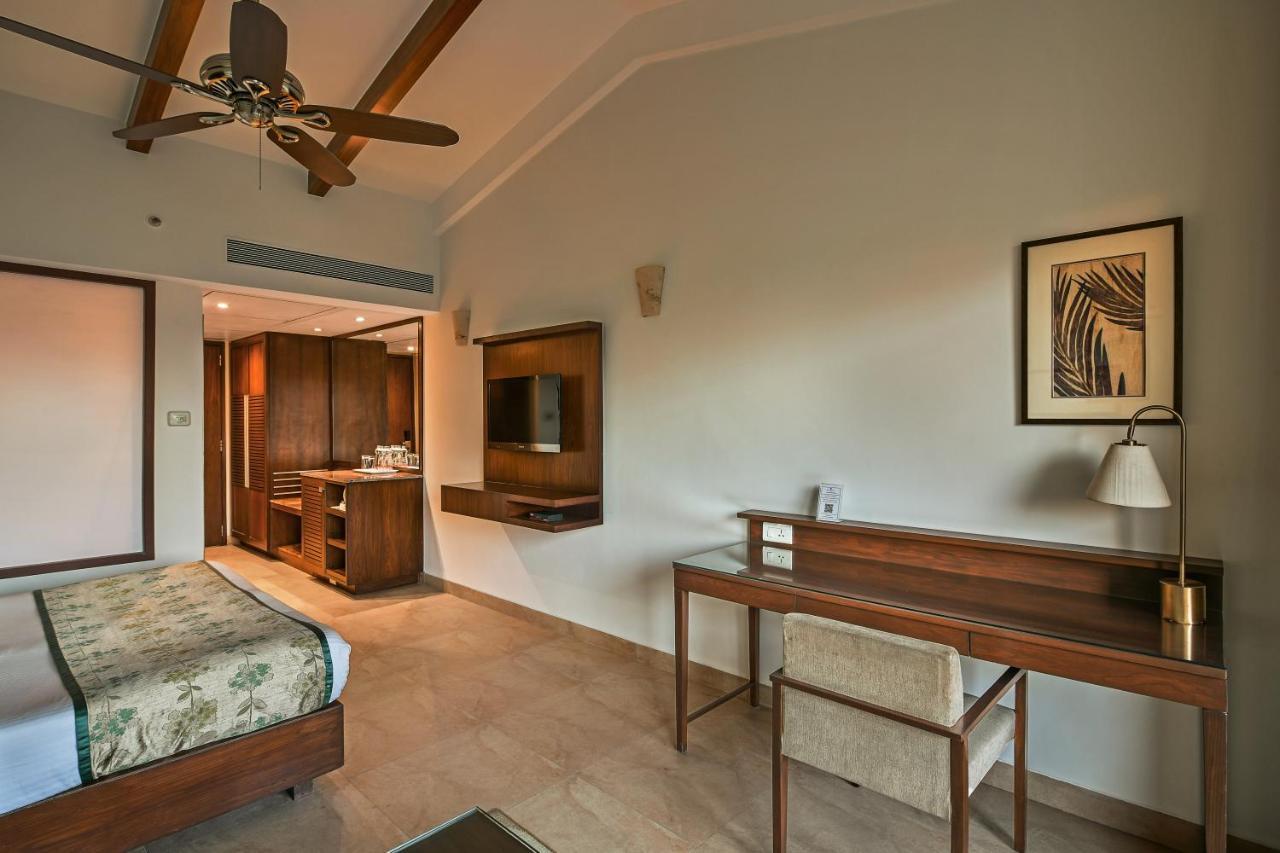 Classic Premium King with 20% off on Session on Spa , Food & Beverages and complimentary Access to Water Park Rides