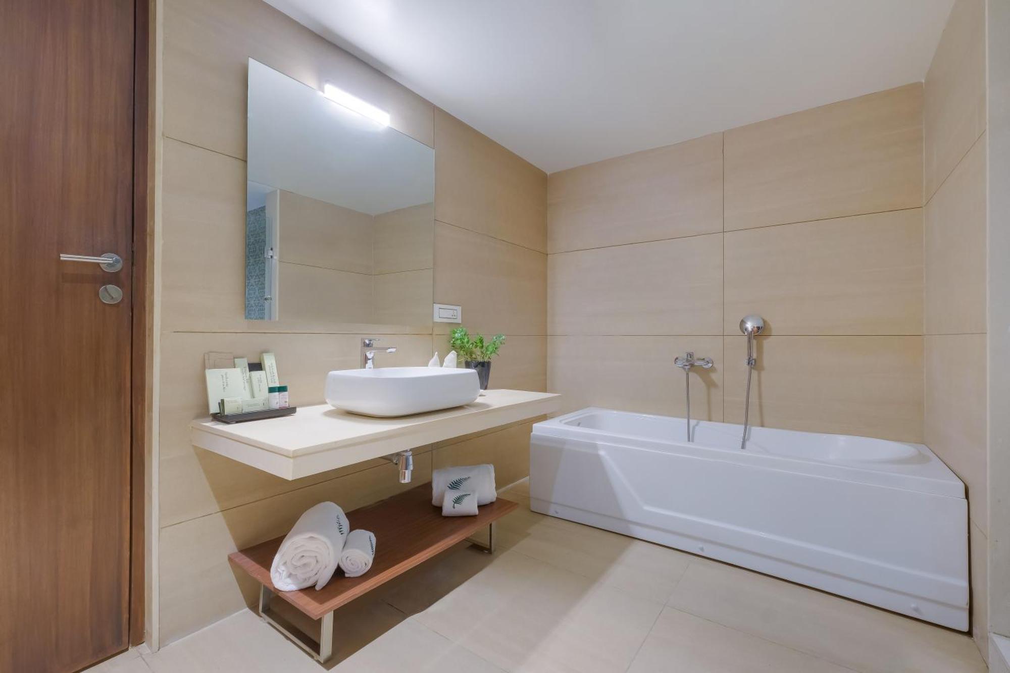 Fern Classic Suite, 1 King Bed