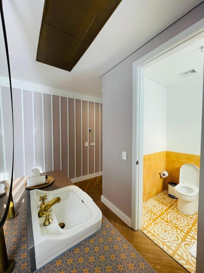 1 King Bed-Suite Studio