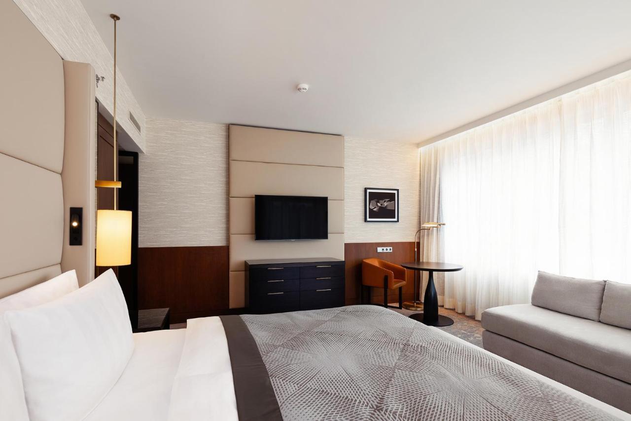 Premium King Room - Club Lounge Access