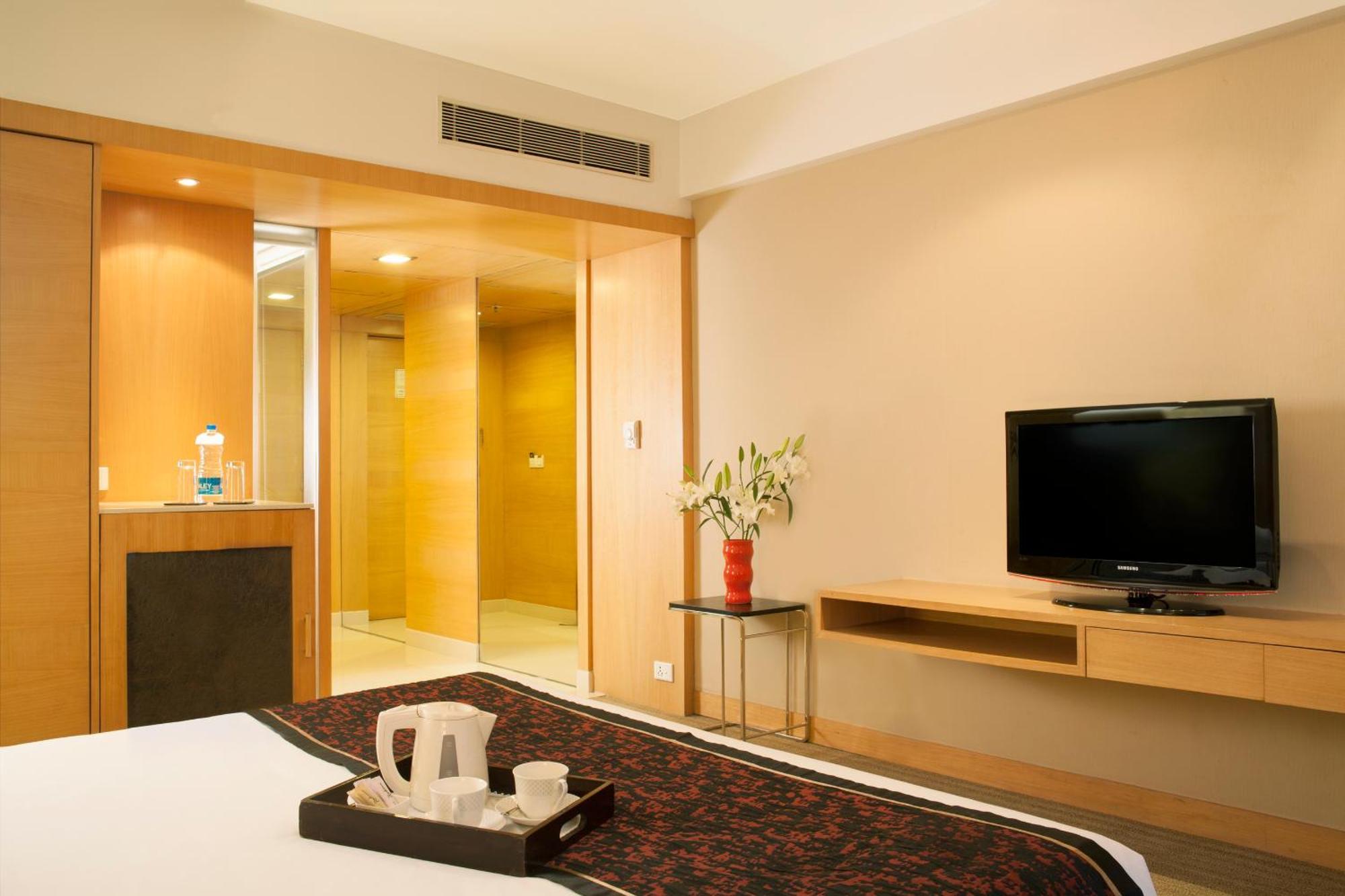 Business Double Room with Complimentary 2 IMFL Drinks and 2 Pieces of Laundry per stay