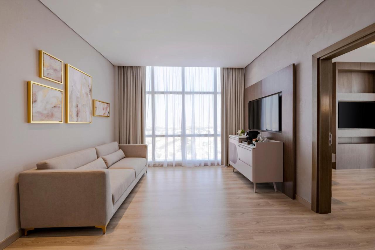 Superior Suite met kingsize bed en uitzicht op de stad (gratis shuttle naar het strand, winkelcentrum en metrostation)