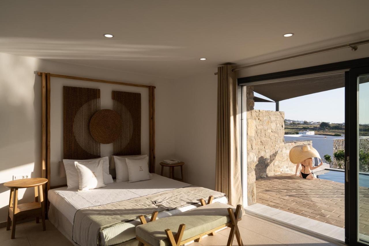 Junior Suite with private pool (Ornos)