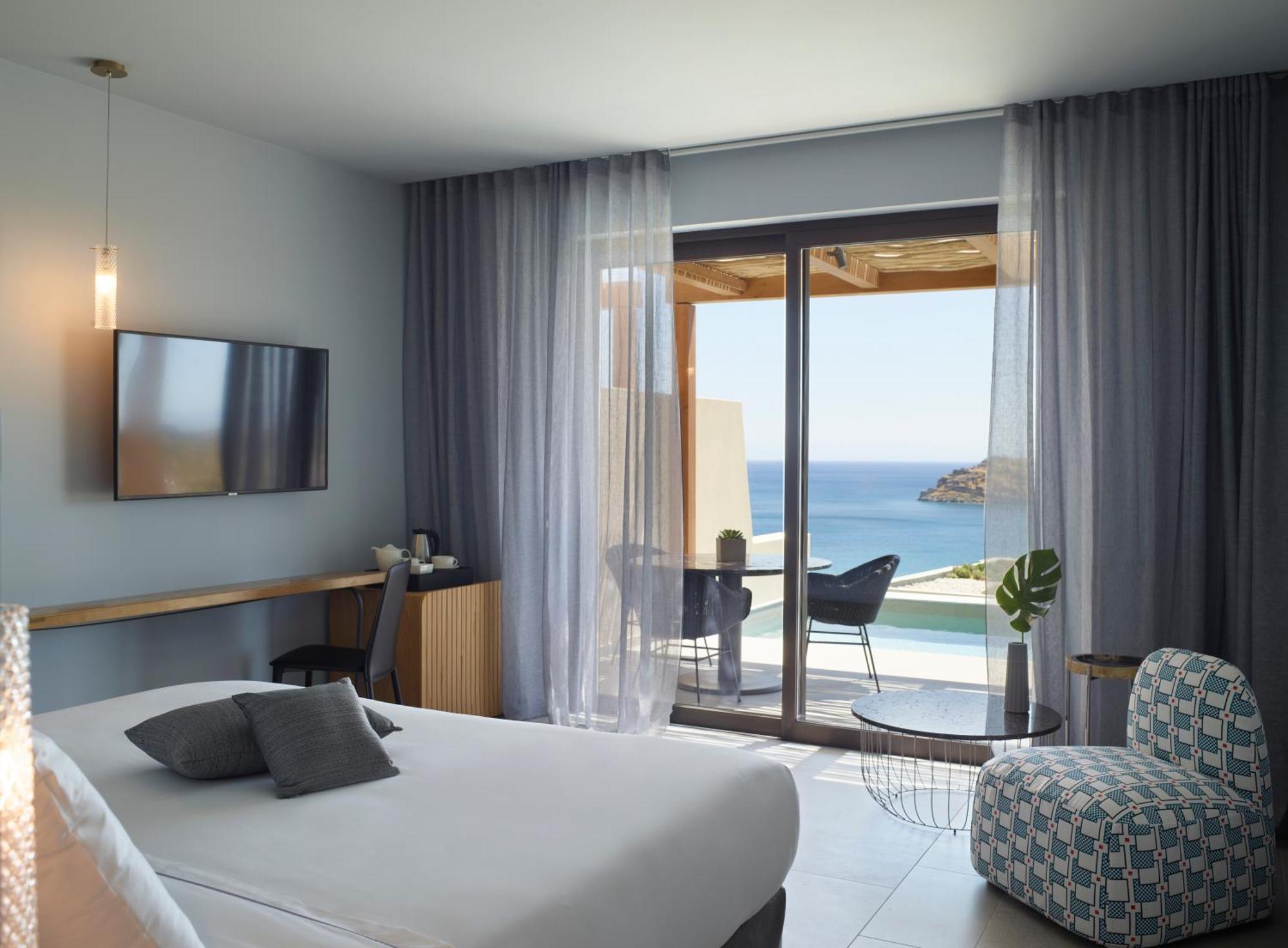 Family Duplex with Private Pool - Basement Level - Sea View