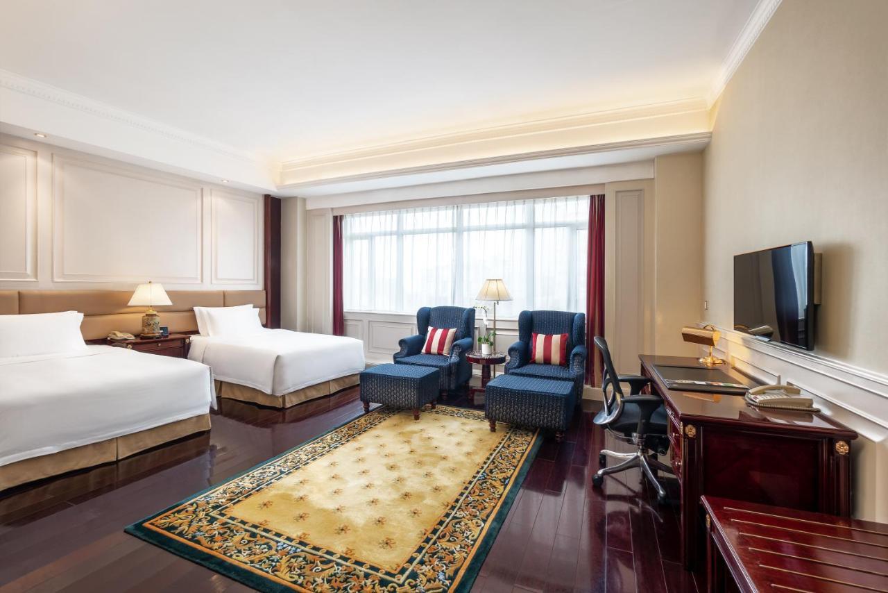 Junior Twin Suite with Lounge Access