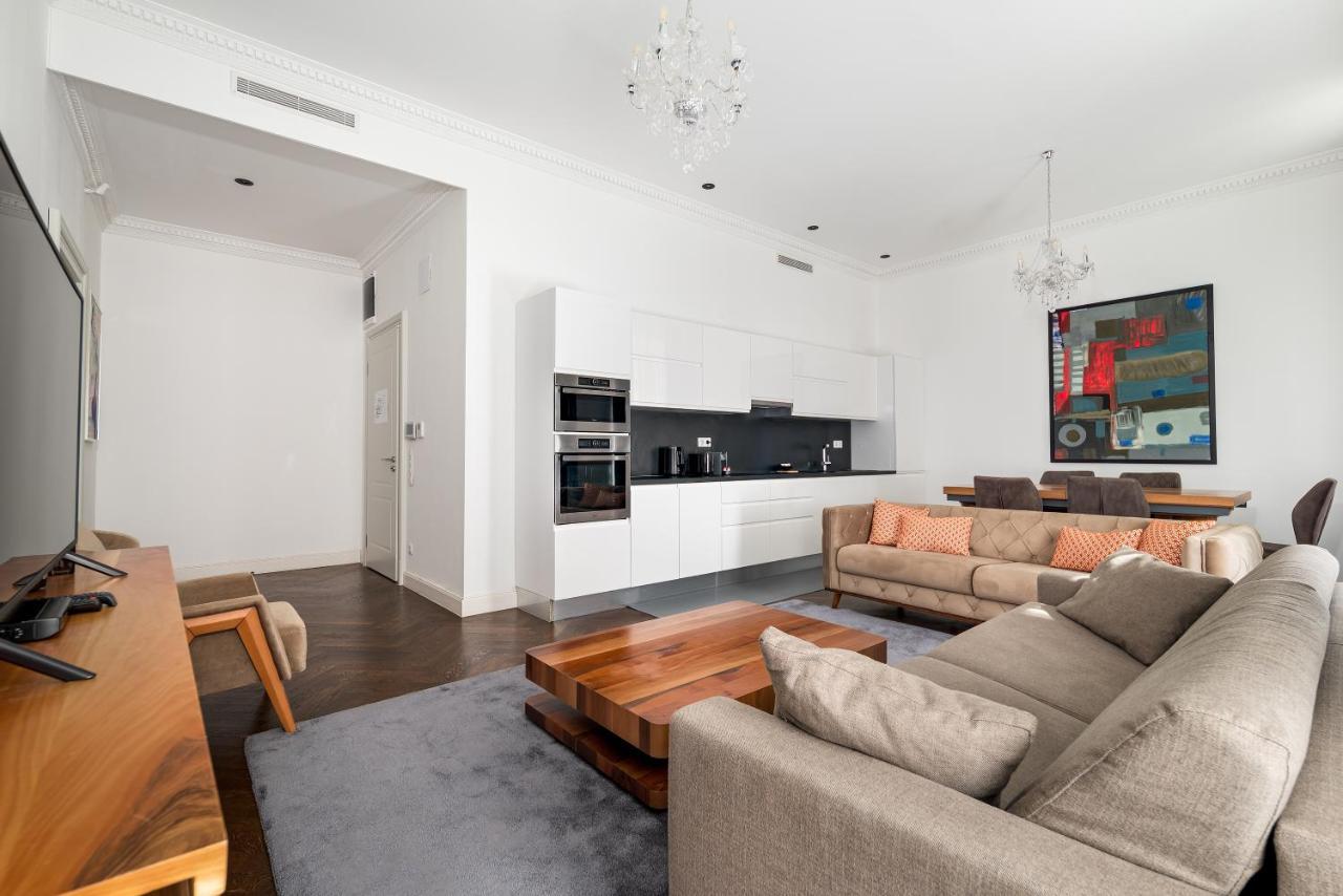 Deluxe Apartment