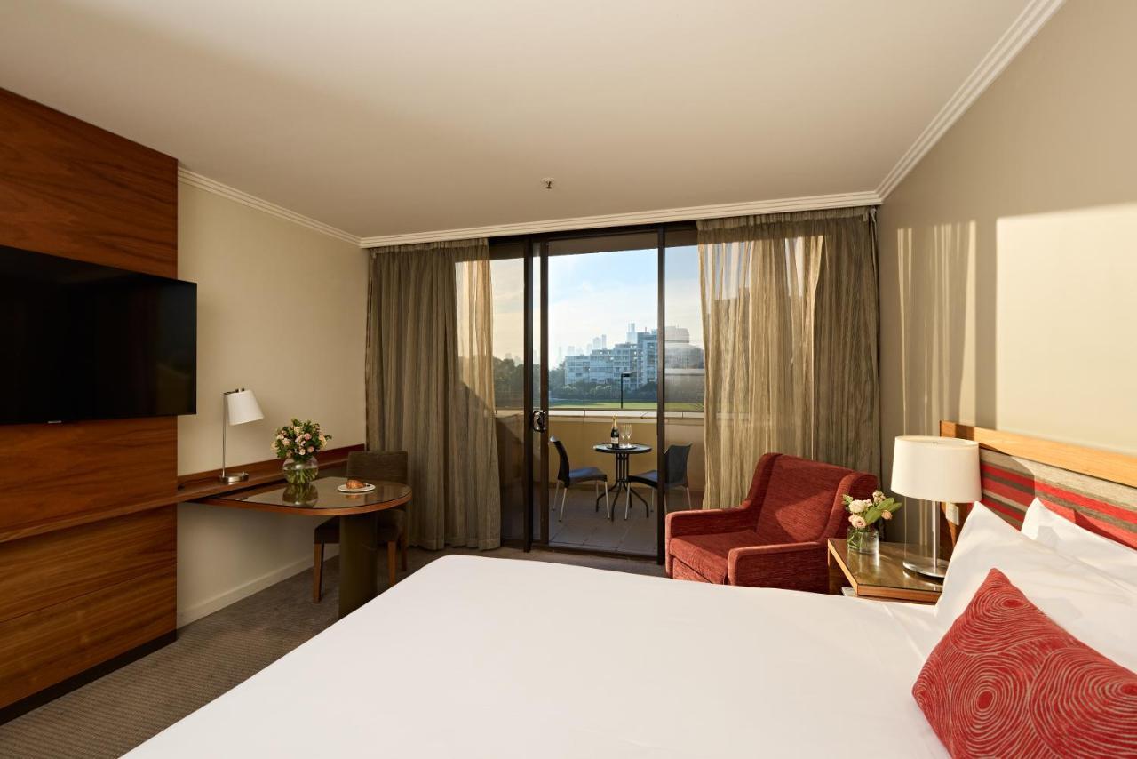 King Room with City View and Balcony
