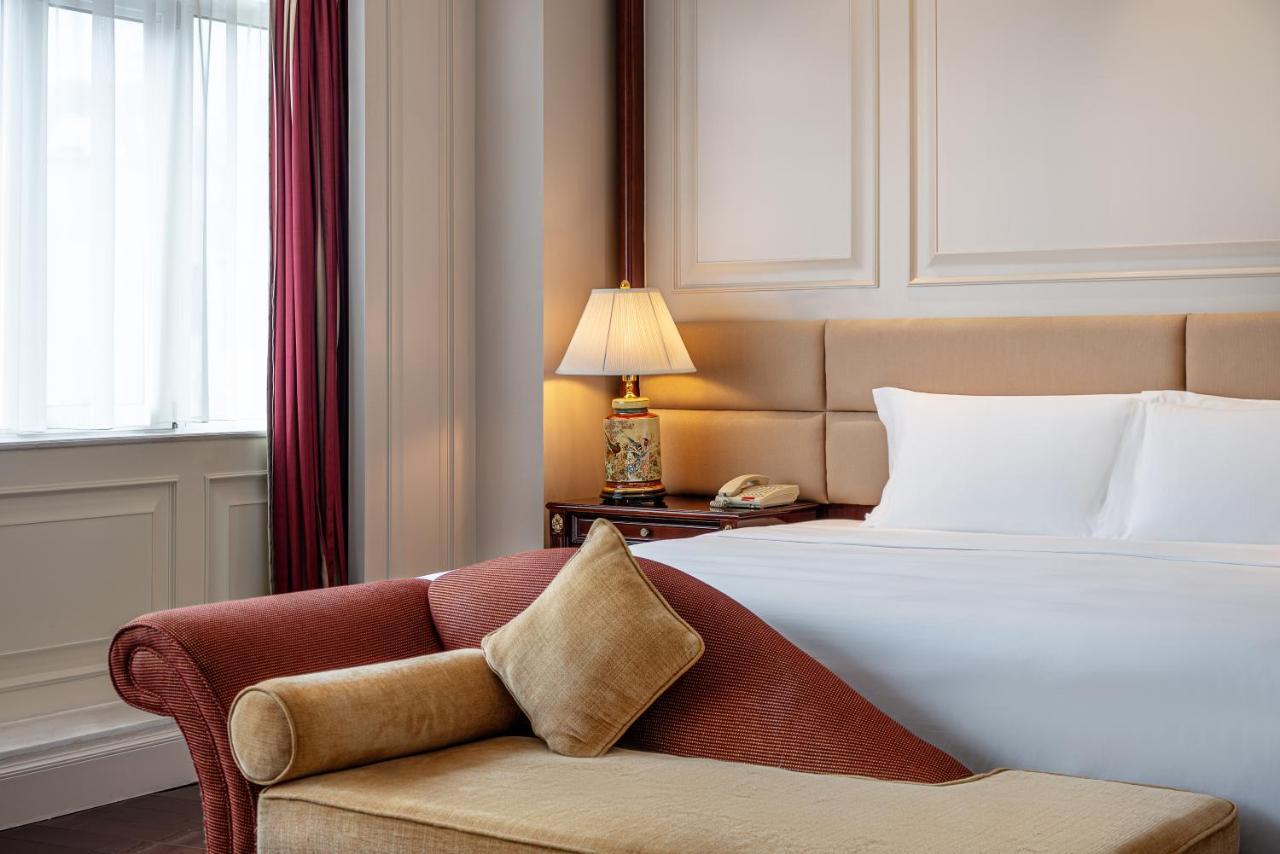 Junior King Suite with Living and Dining Area - High Floor