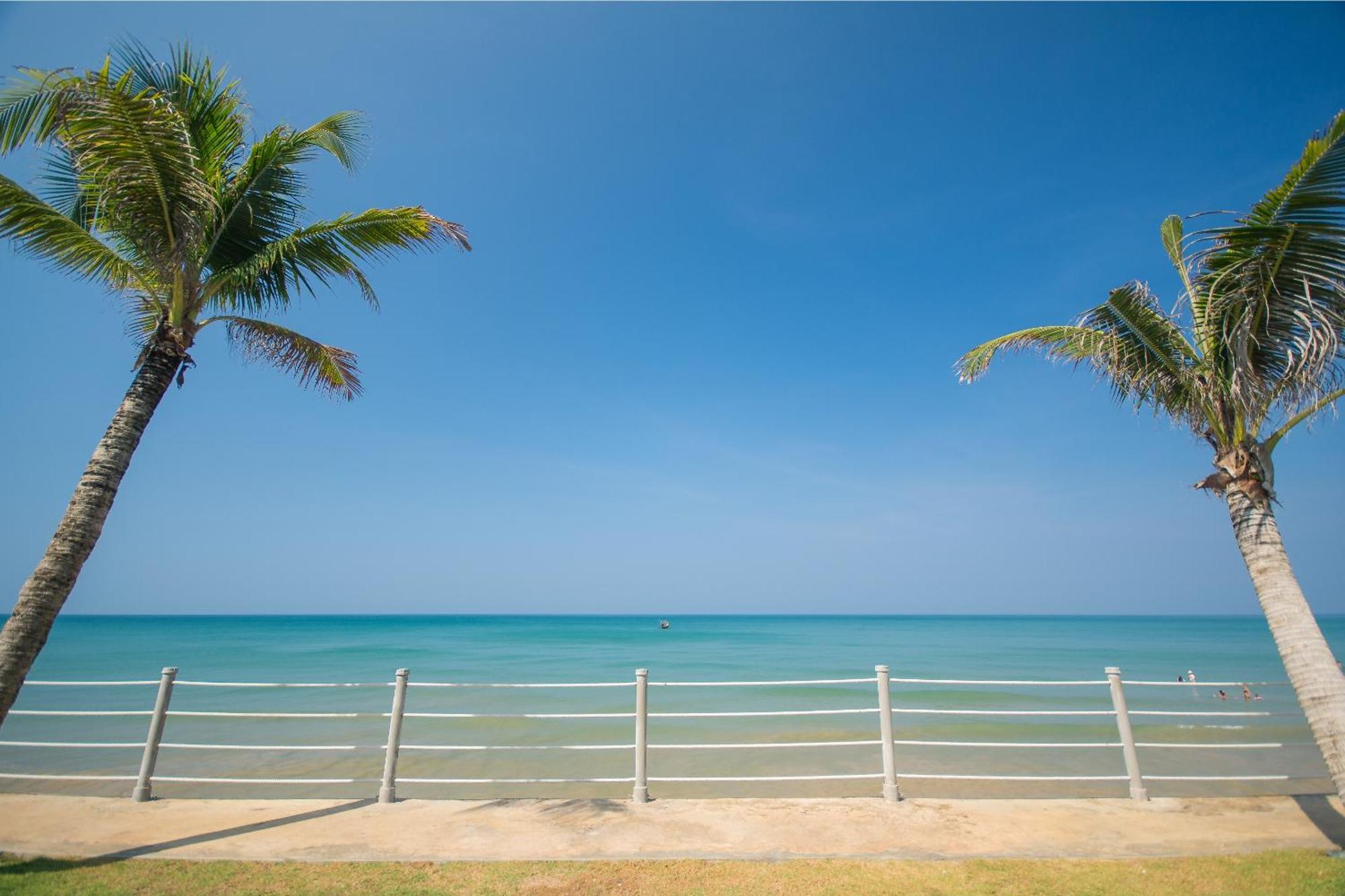 Villa with Private Pool - Beach Front