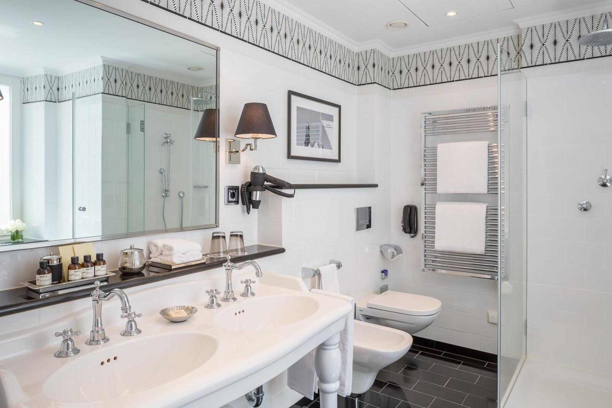 Junior Suite with Lake View