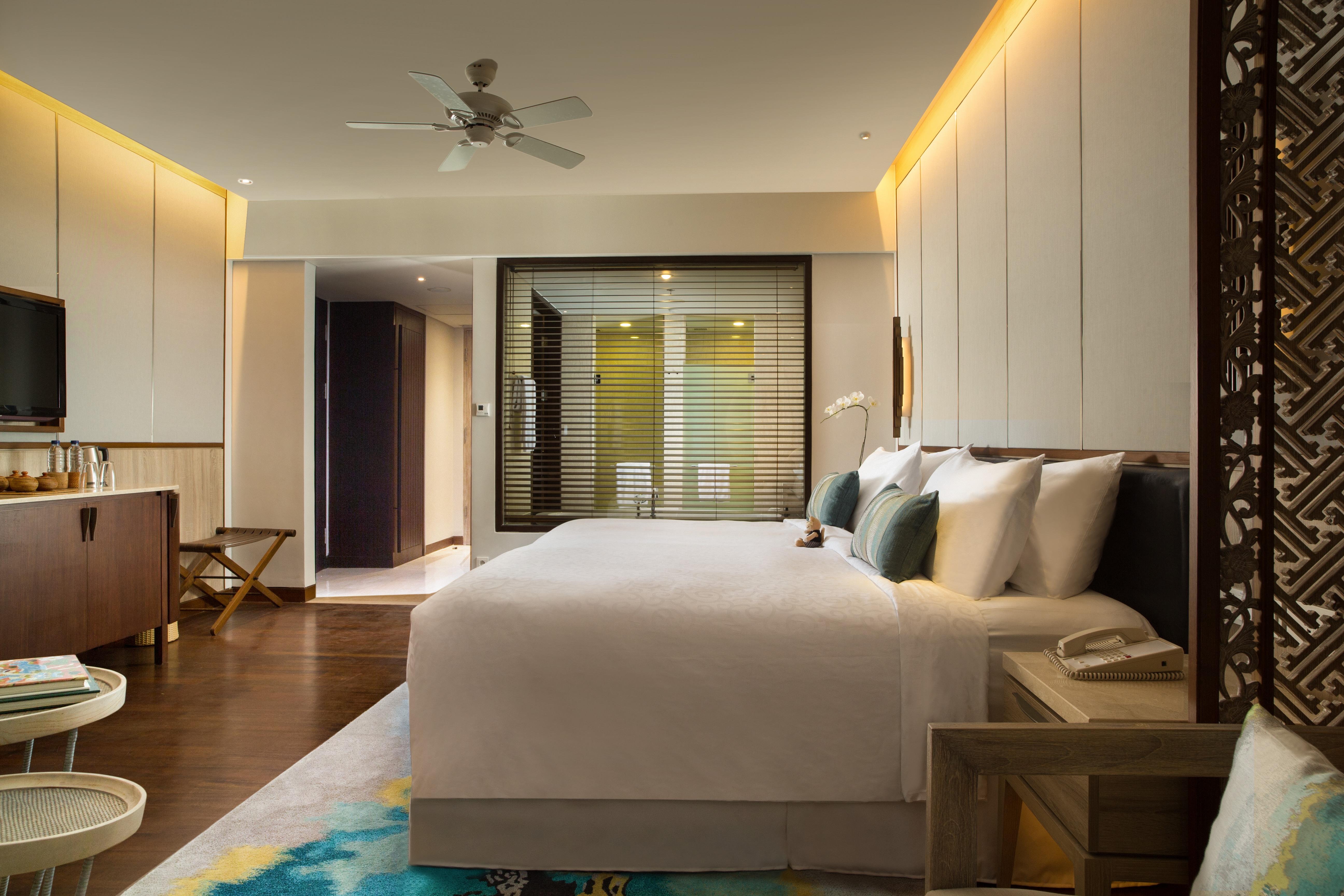 Oceanfront Deluxe King Room