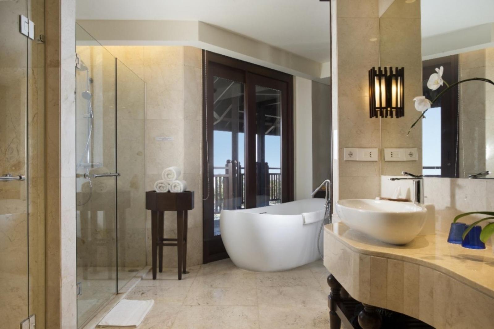 One-Bedroom Suite with Sea View