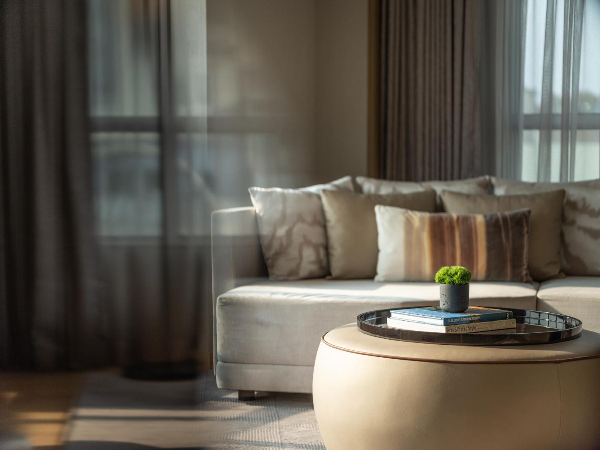 Executive Suite,1325528755:JPEG