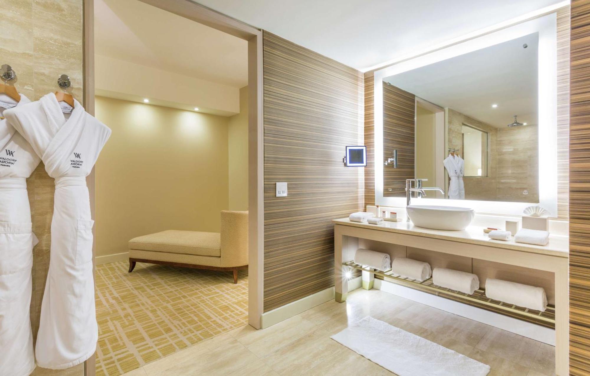 One-Bedroom King Condo Suite with Ocean View