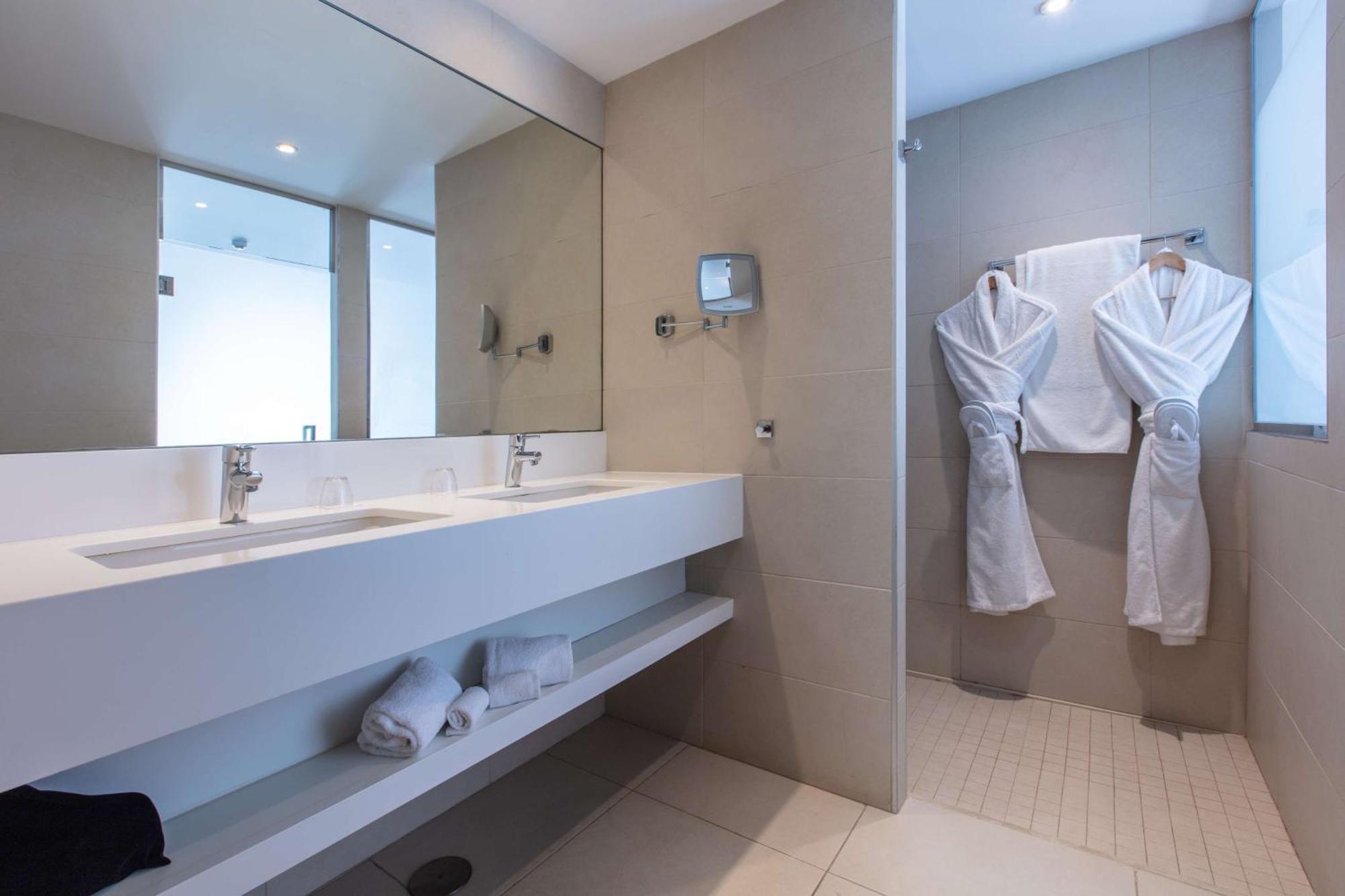 Family Room with Balcony,1278826144:JPEG