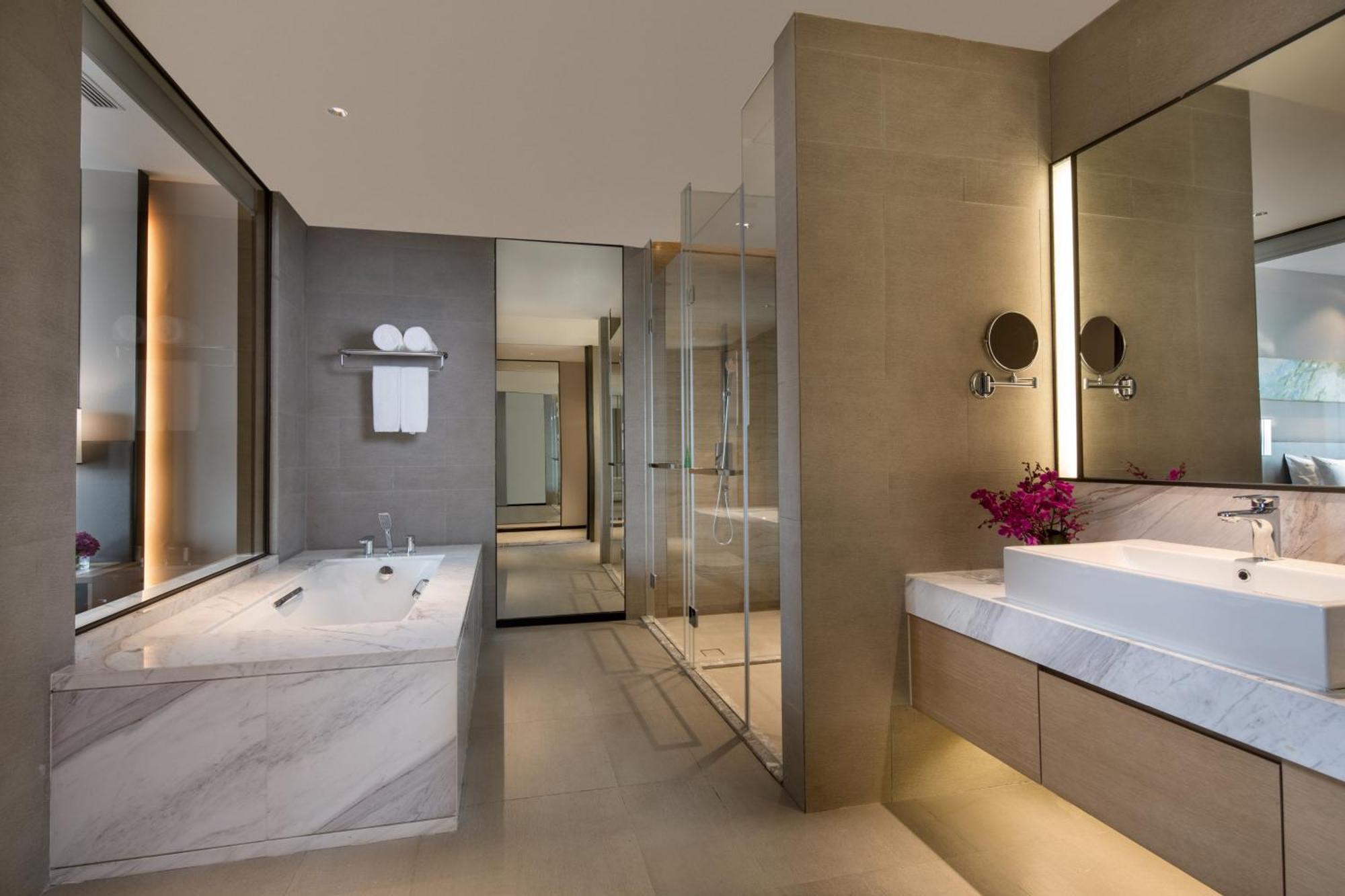 One-Bedroom King Suite with Harbor View