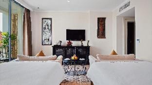 Royal Suite Twin with Balcony-Pool View