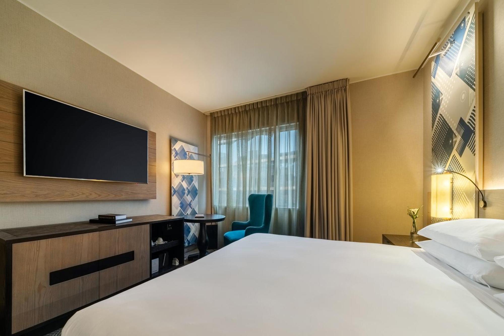 King Room with Accessible Shower - Disability Access