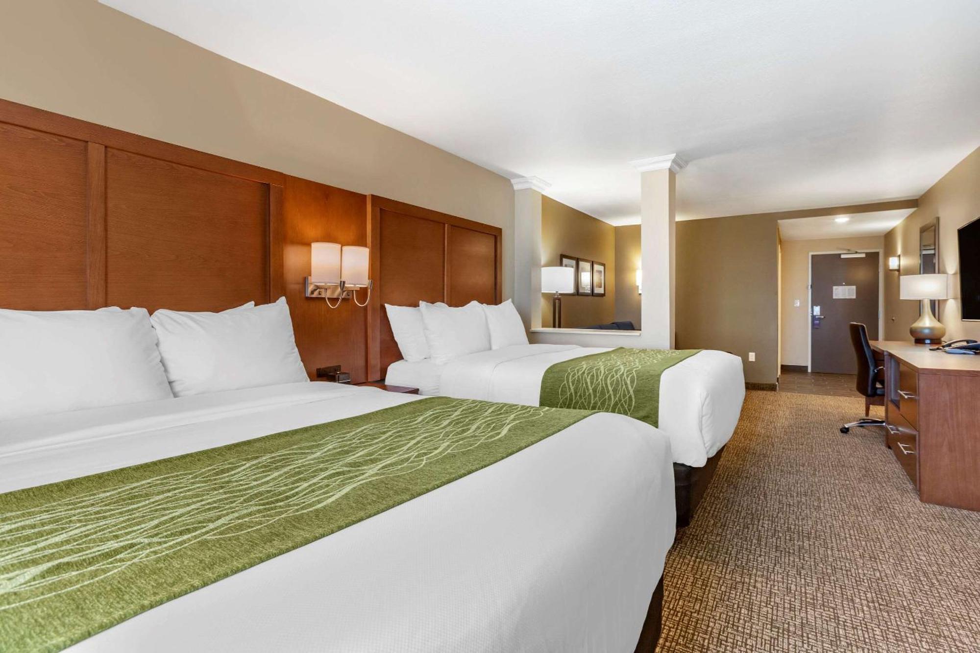 Queen Suite with Two Queen Beds - Non-Smoking