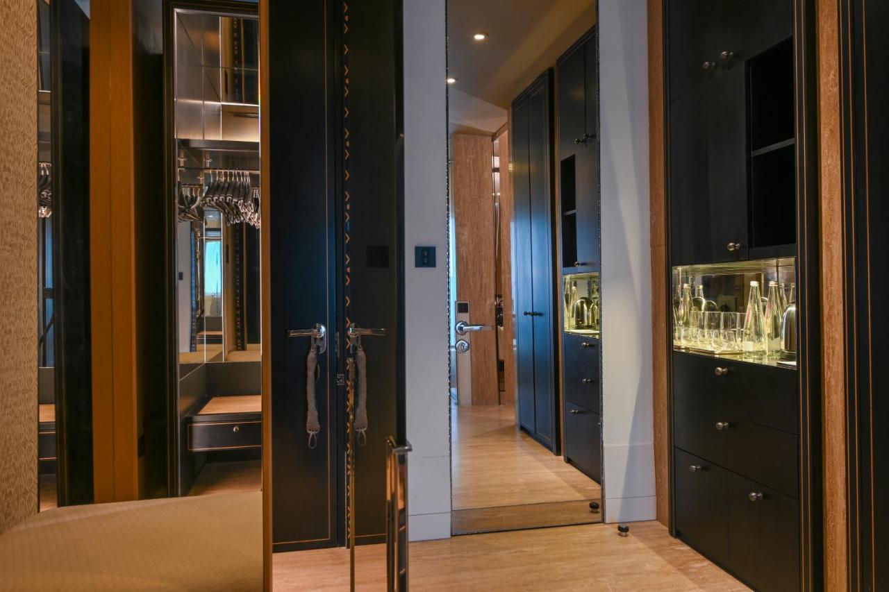 King Room - Club Access with Club hours