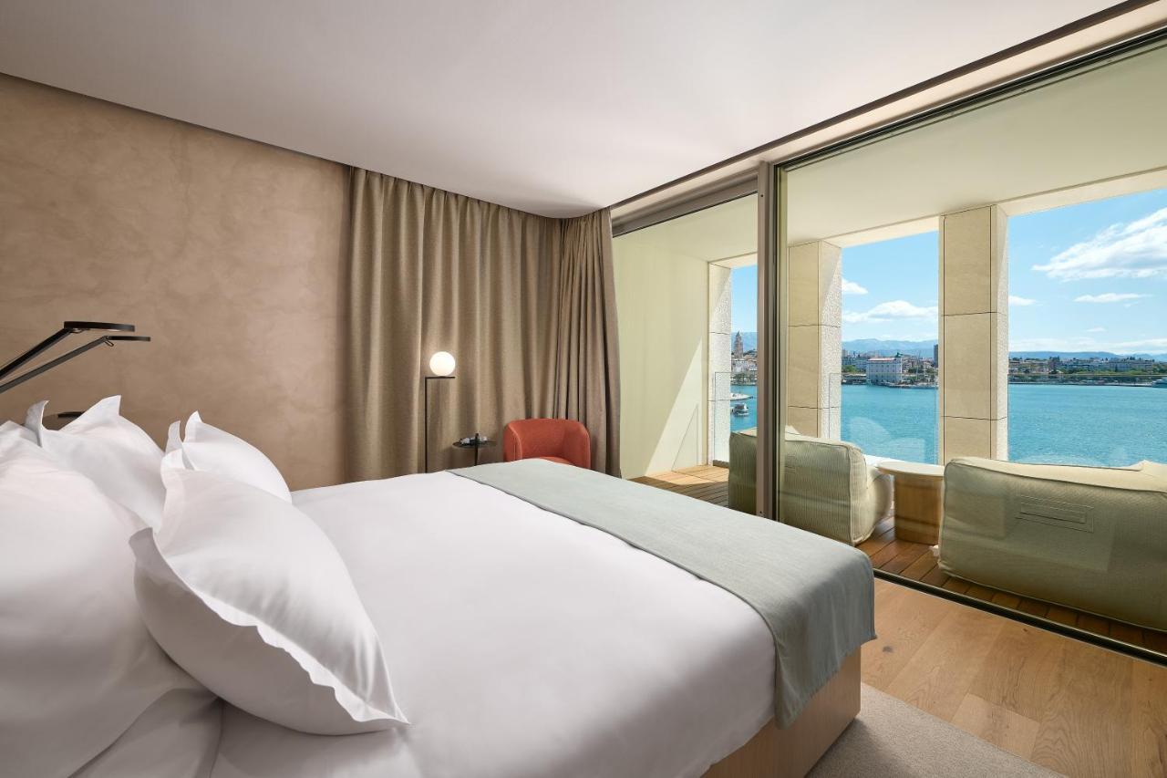 Premium King Room with Balcony and Sea View,1289212402:JPEG