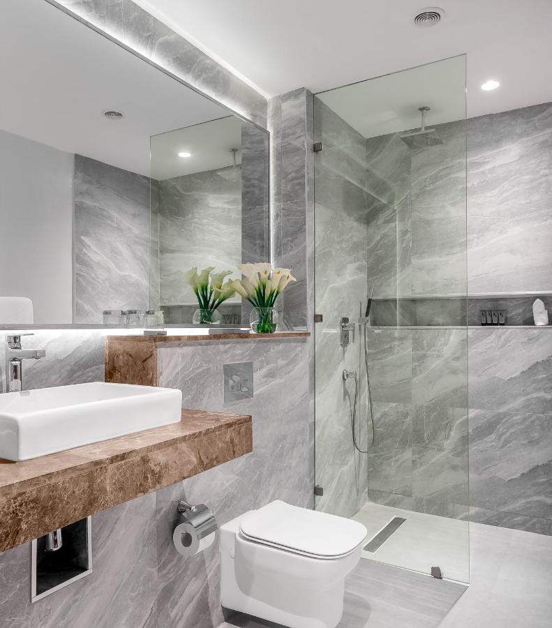 Superior King Suite