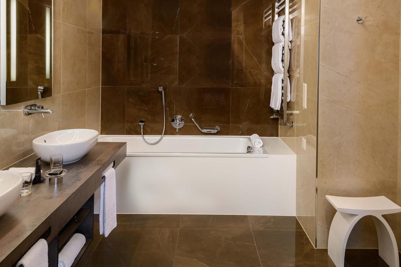 Deluxe Double or Twin Room with Lake View,1295747182:JPEG