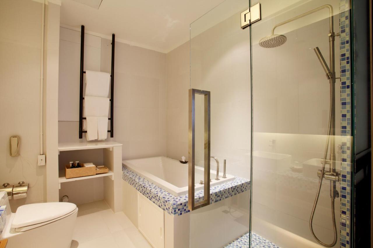 Club Suite King Bed,1295979751:JPEG