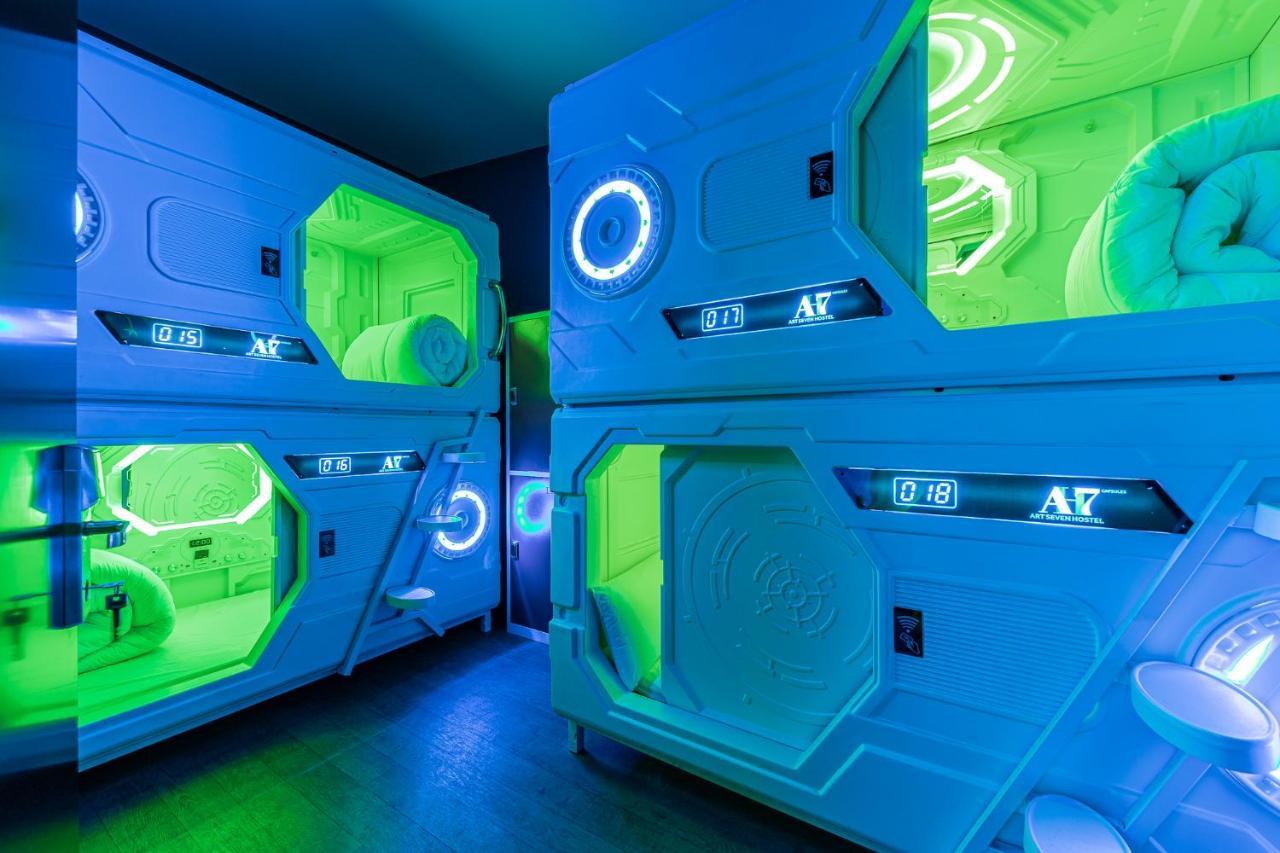 Single Capsule Pod in Mixed Dormitory