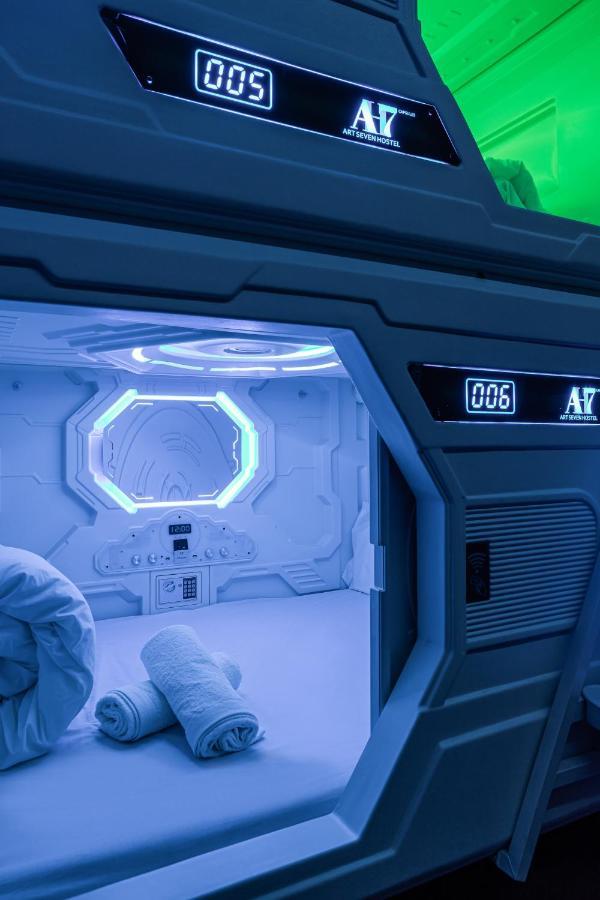 Private capsule room two doubles