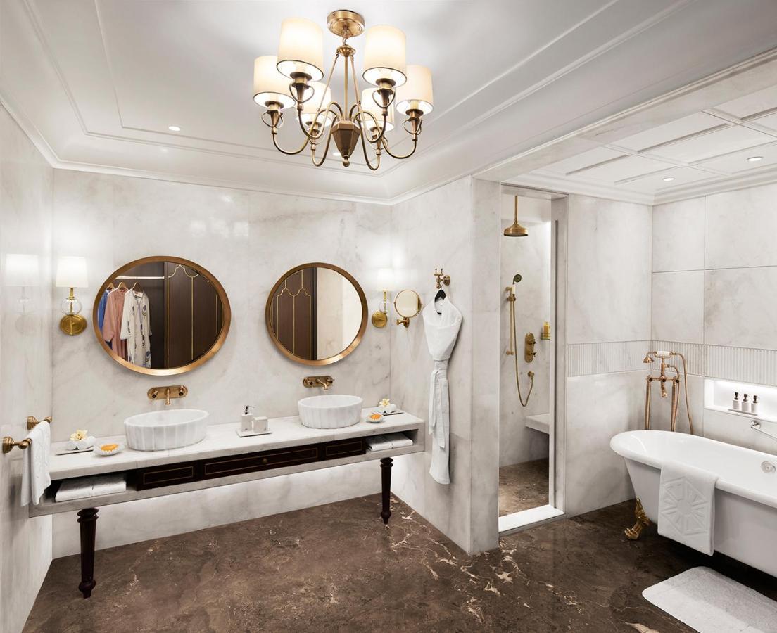 Luxury Room King Bed,1302400759:JPEG