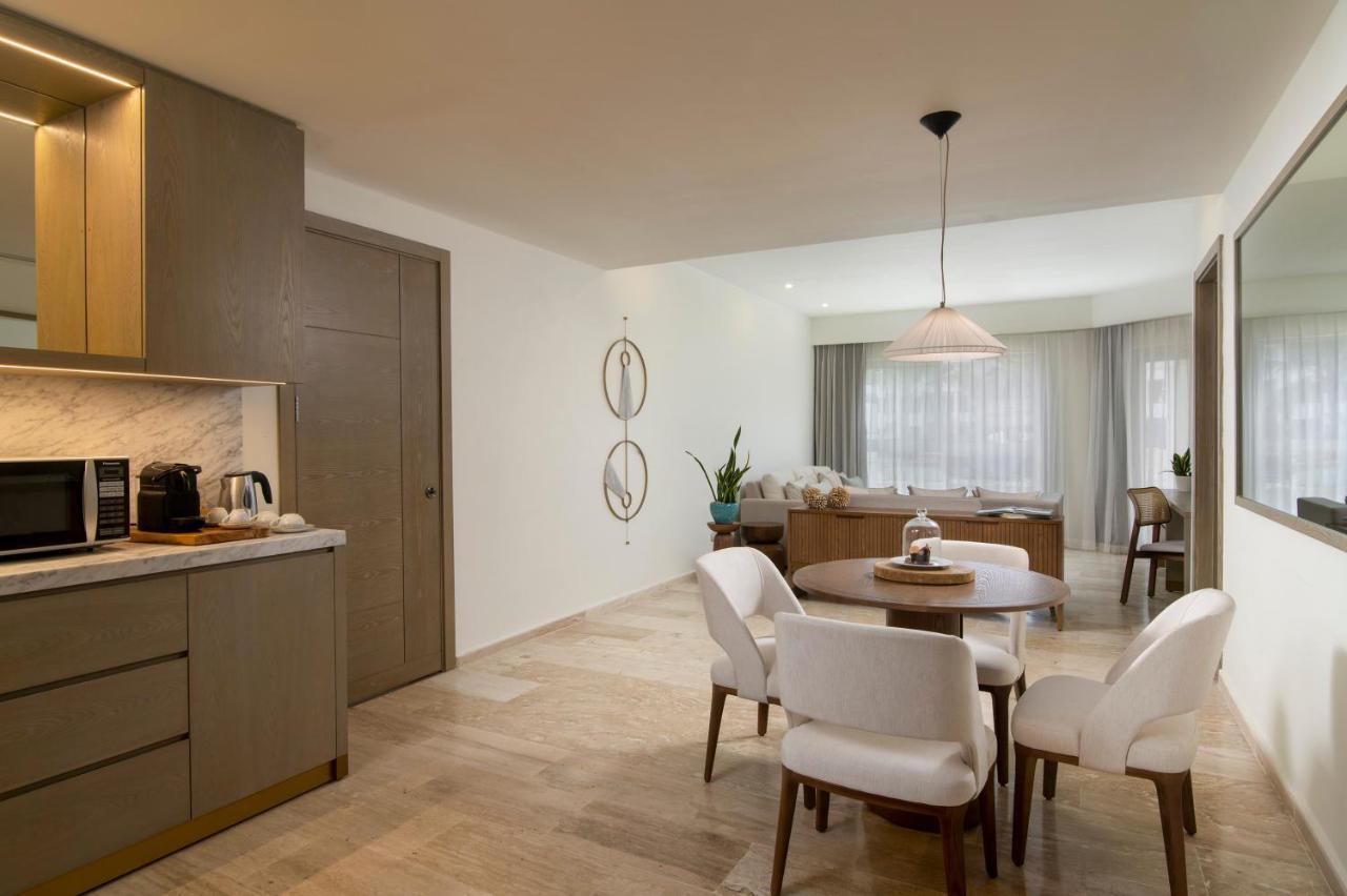 Master Suite Deluxe,1305940531:JPEG