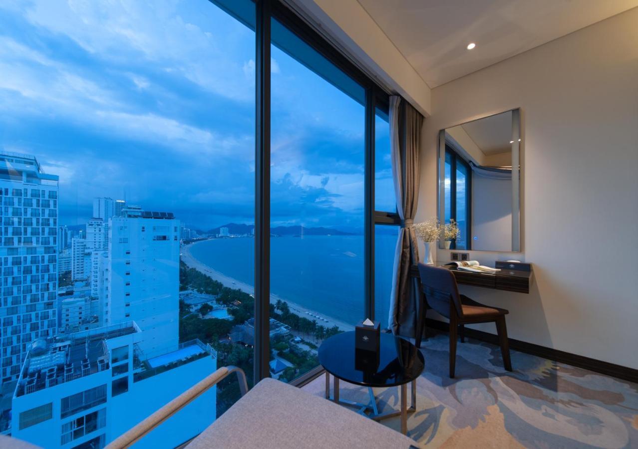 Grand Deluxe Queen  Partial sea view