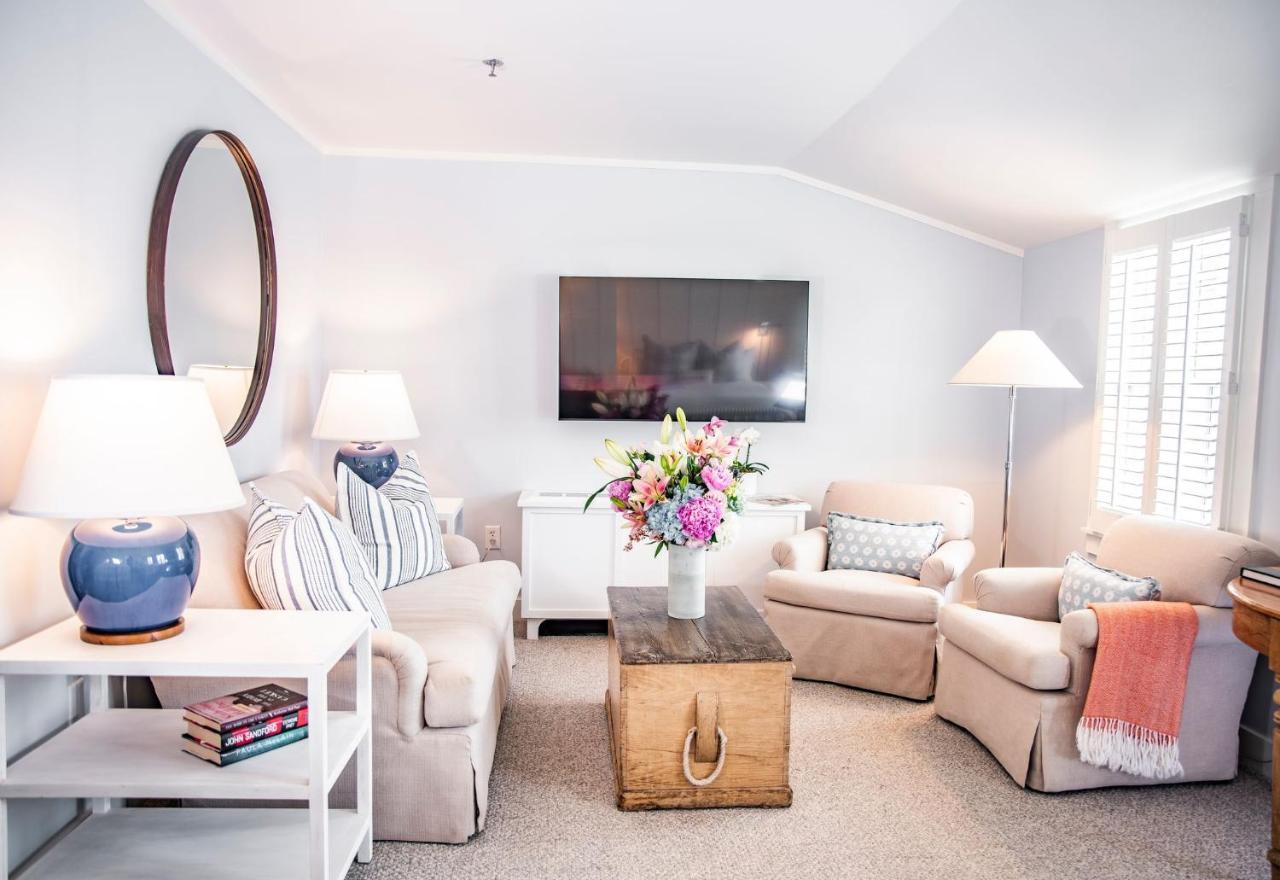 Superior Bedroom - Two Queen Beds