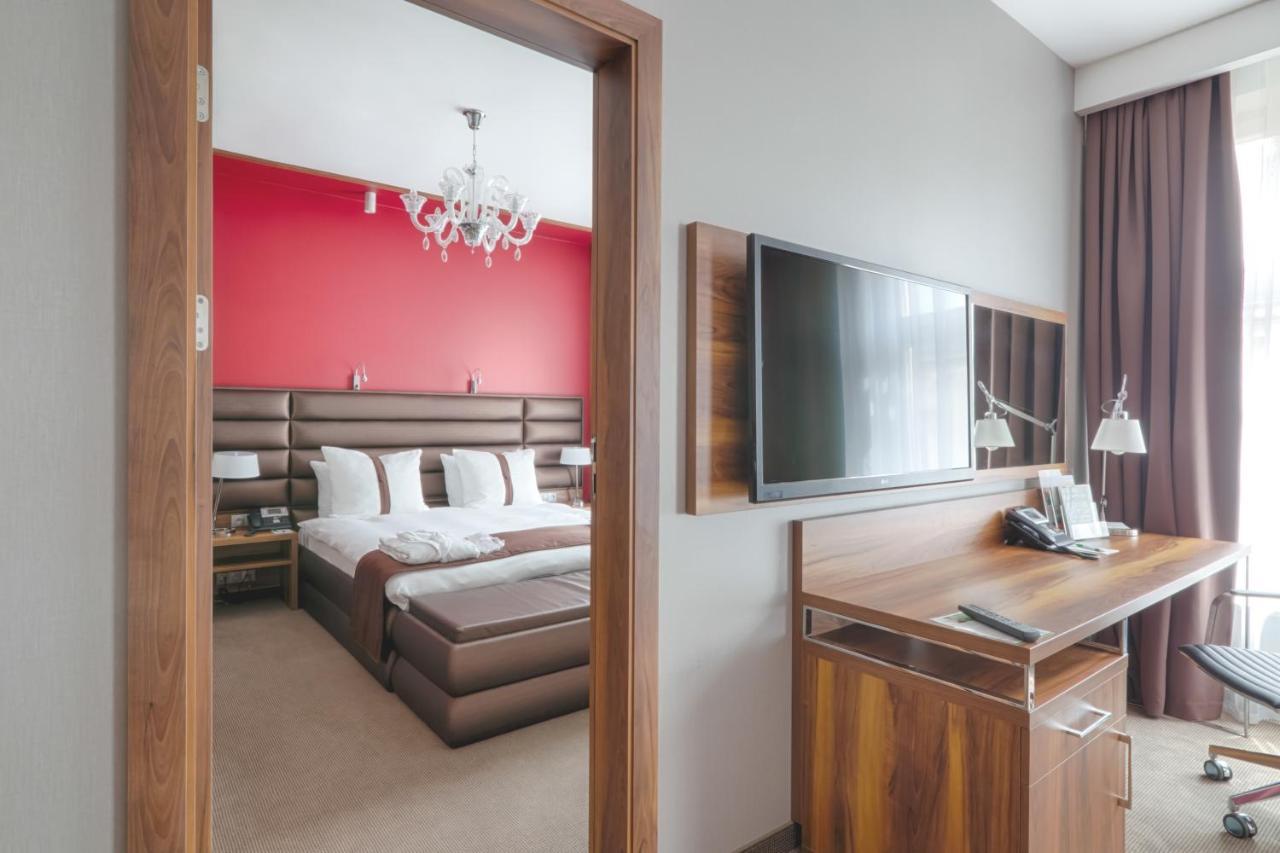 One-Bedroom Suite with Sofa Bed,1589553437:JPEG