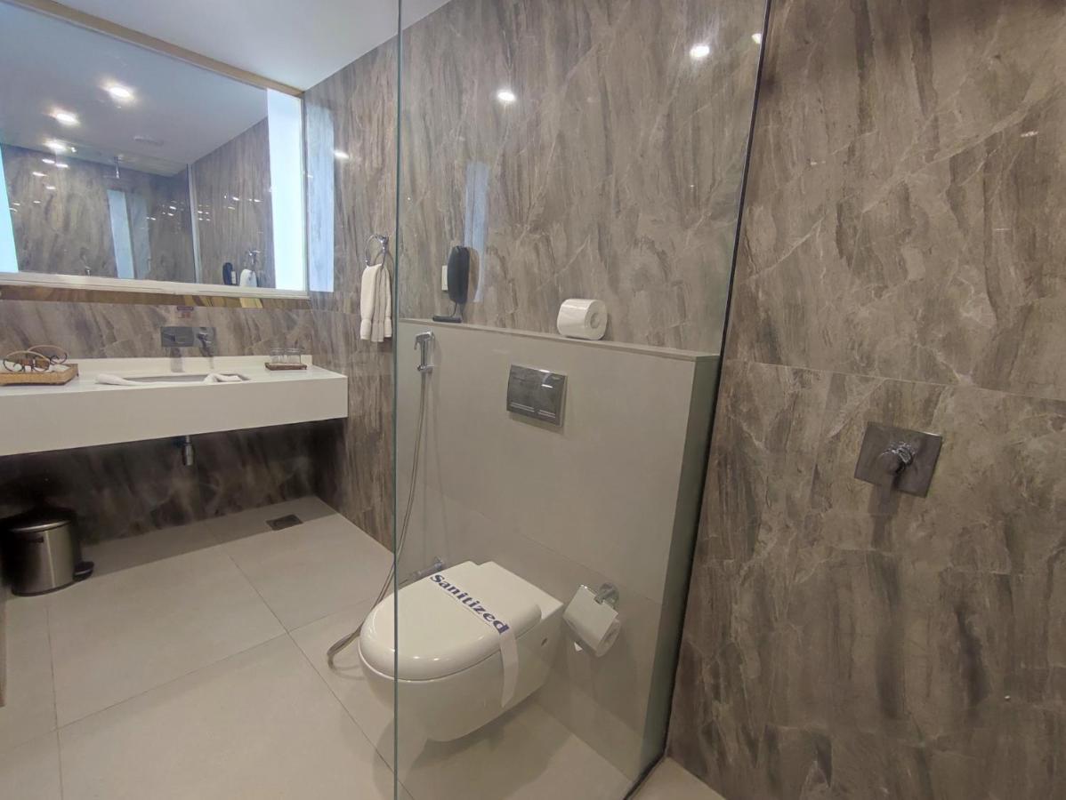 Business Suite with Lounge Access