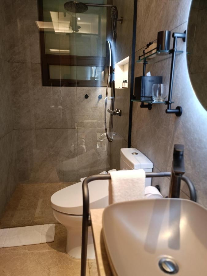 Superior King Room,1318596796:JPEG