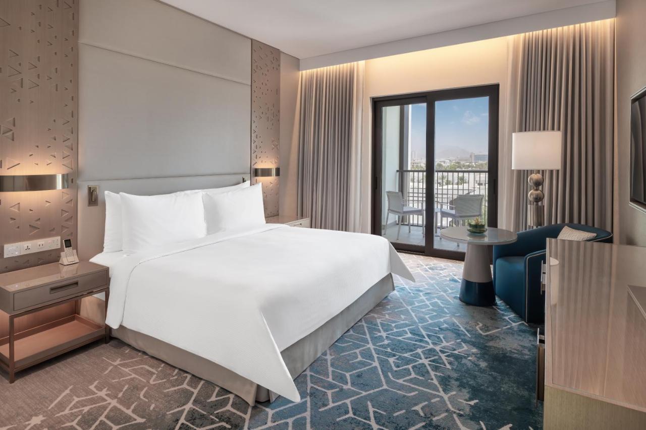 Deluxe Room Pool View King
