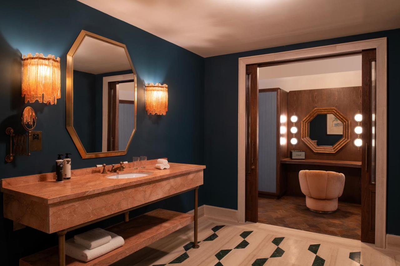 Palace View Suite
