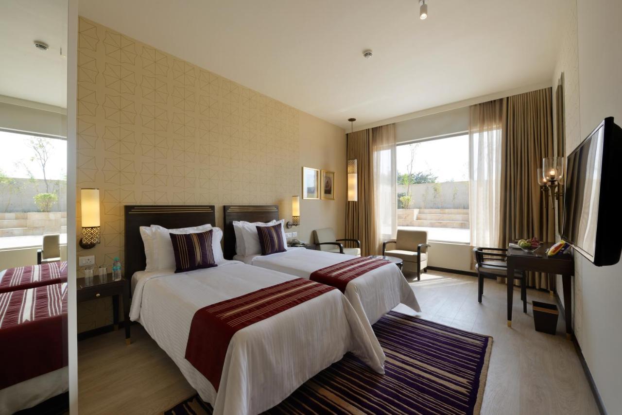 Premium Room  2 Single Beds - 20% Off on Laundry, Complimentary Welcome Drink on arrival, Signature Activities & Experiences , Complimentary In-Room Refreshments, featuring Fruit Basket, Cookie Platter