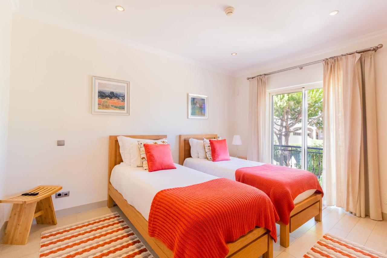 Deluxe Three-Bedroom Apartment with Hot Tub and Sea View