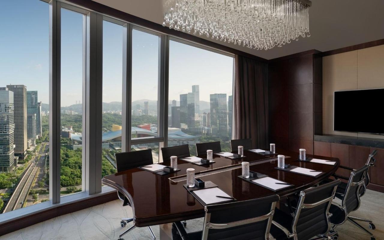 Horizon Premier King Room - with Executive lounge access