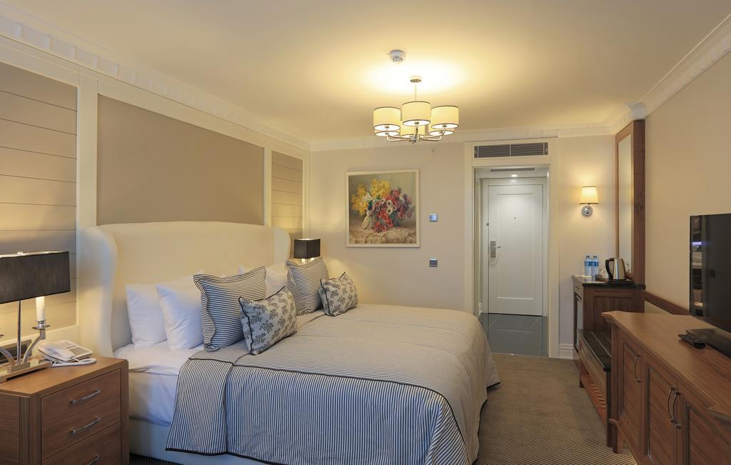 Honeymoon Suite