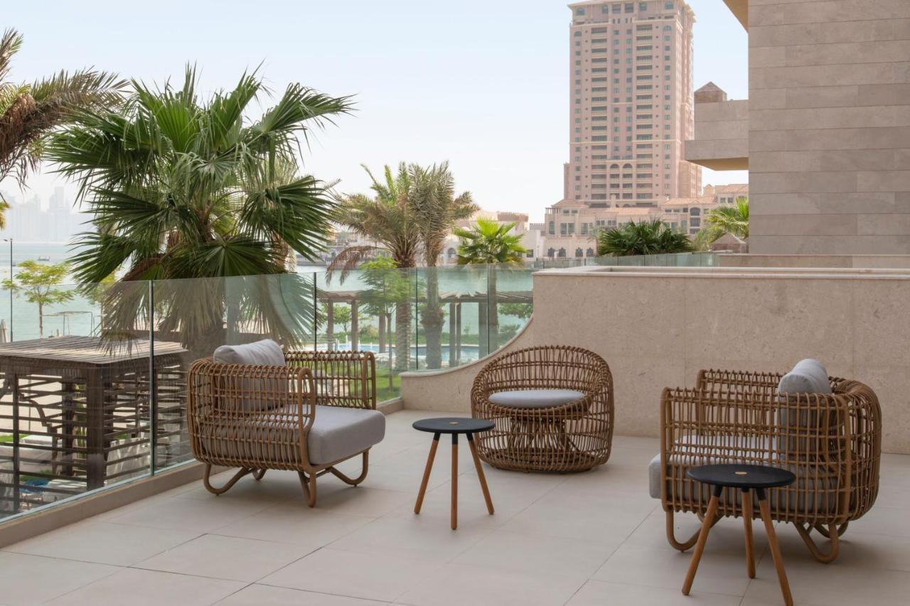 One-Bedroom King Suite with Sea View and Terrace