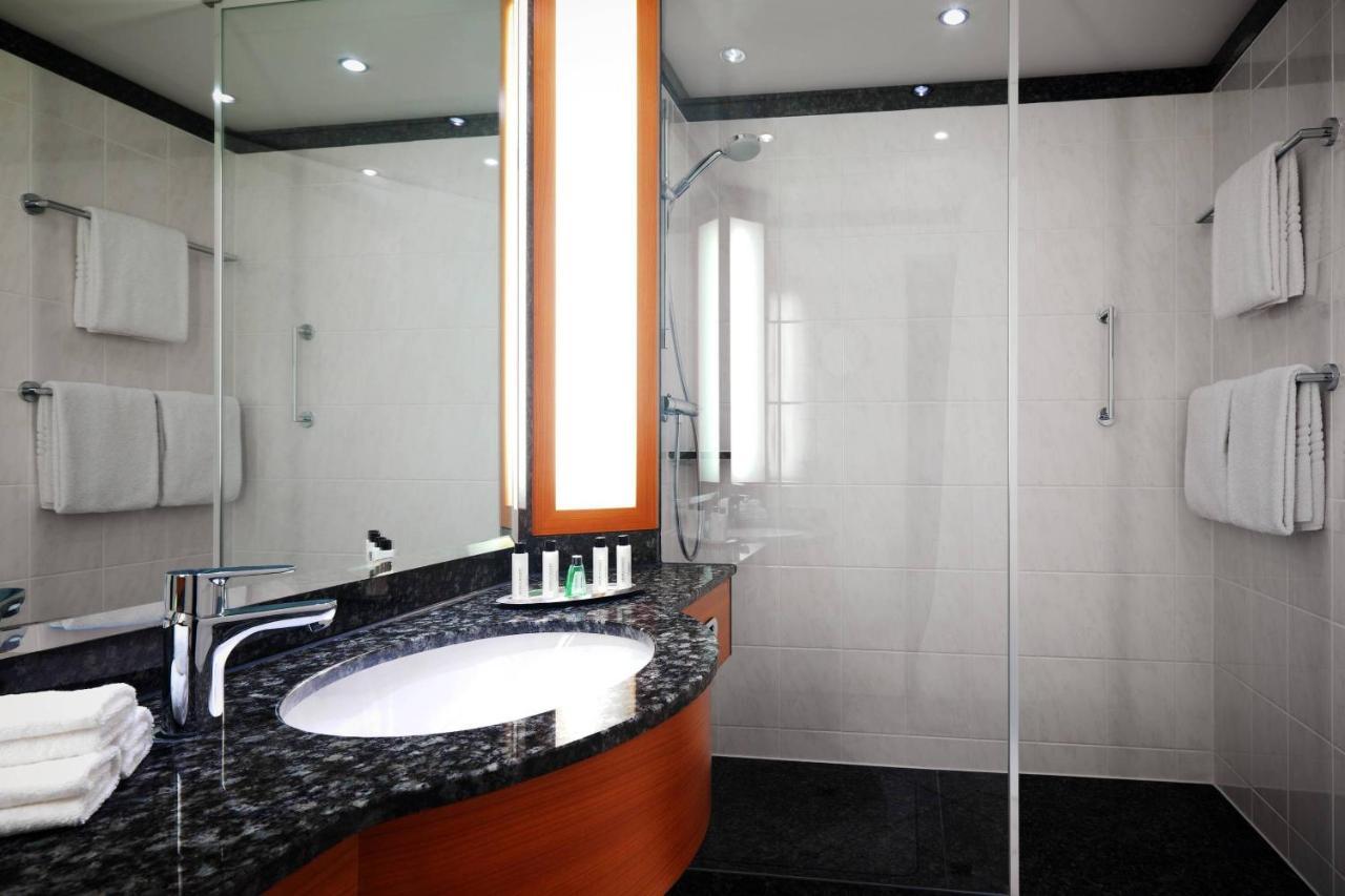 Studio, 1 Queen, High floor,1350942292:JPEG