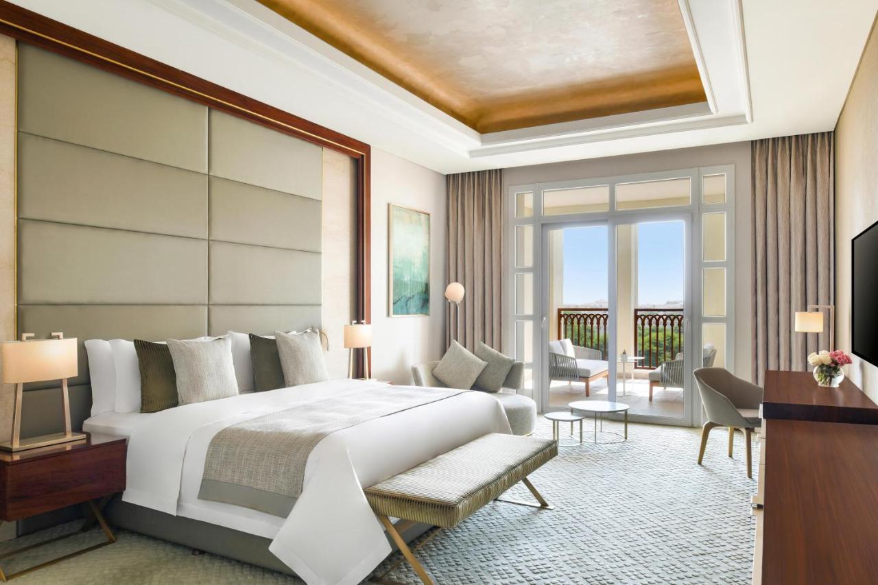 Signature Suite, 1 Bedroom Suite, 1 King, Pool view, Balcony