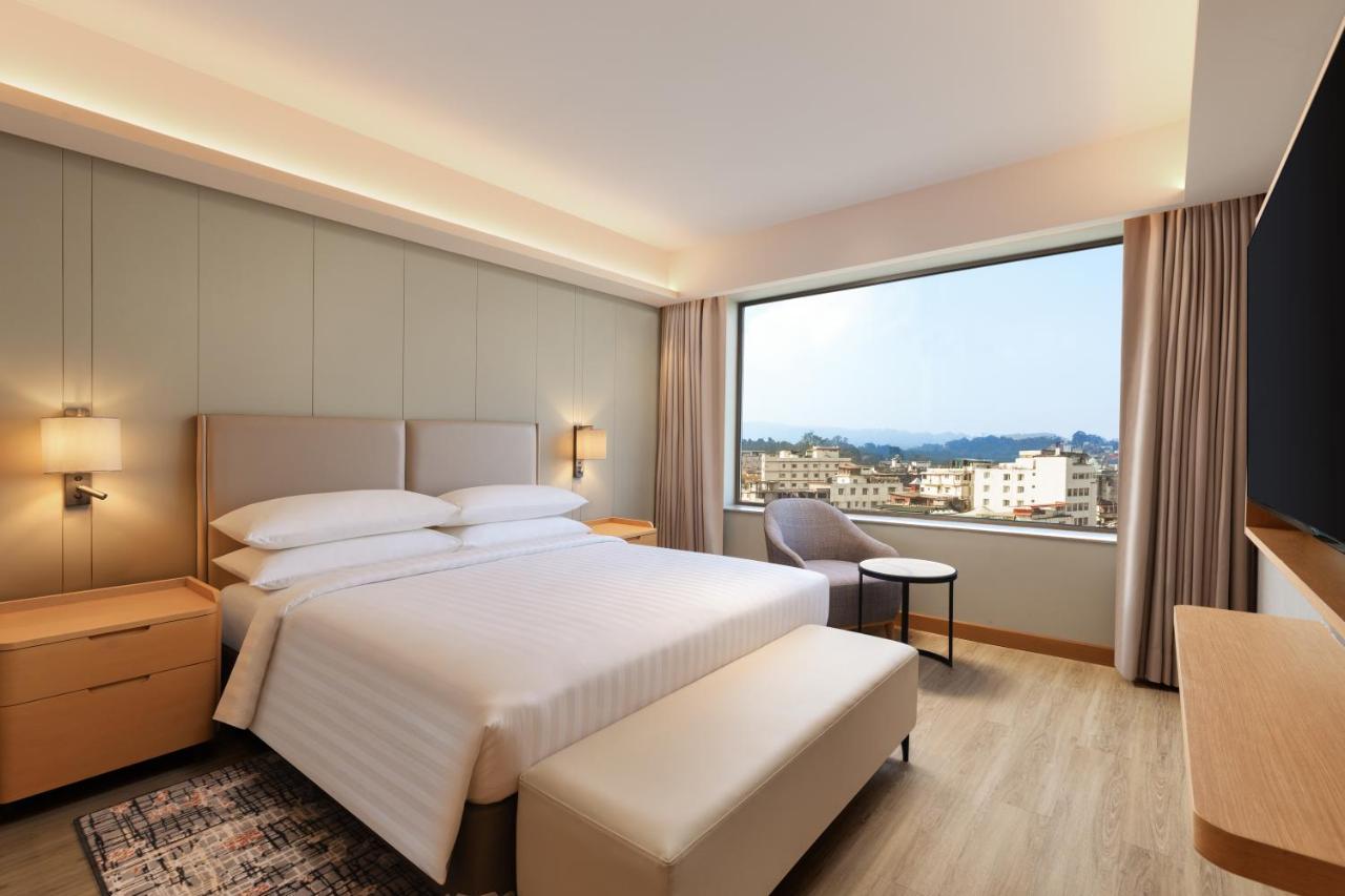Club King Room