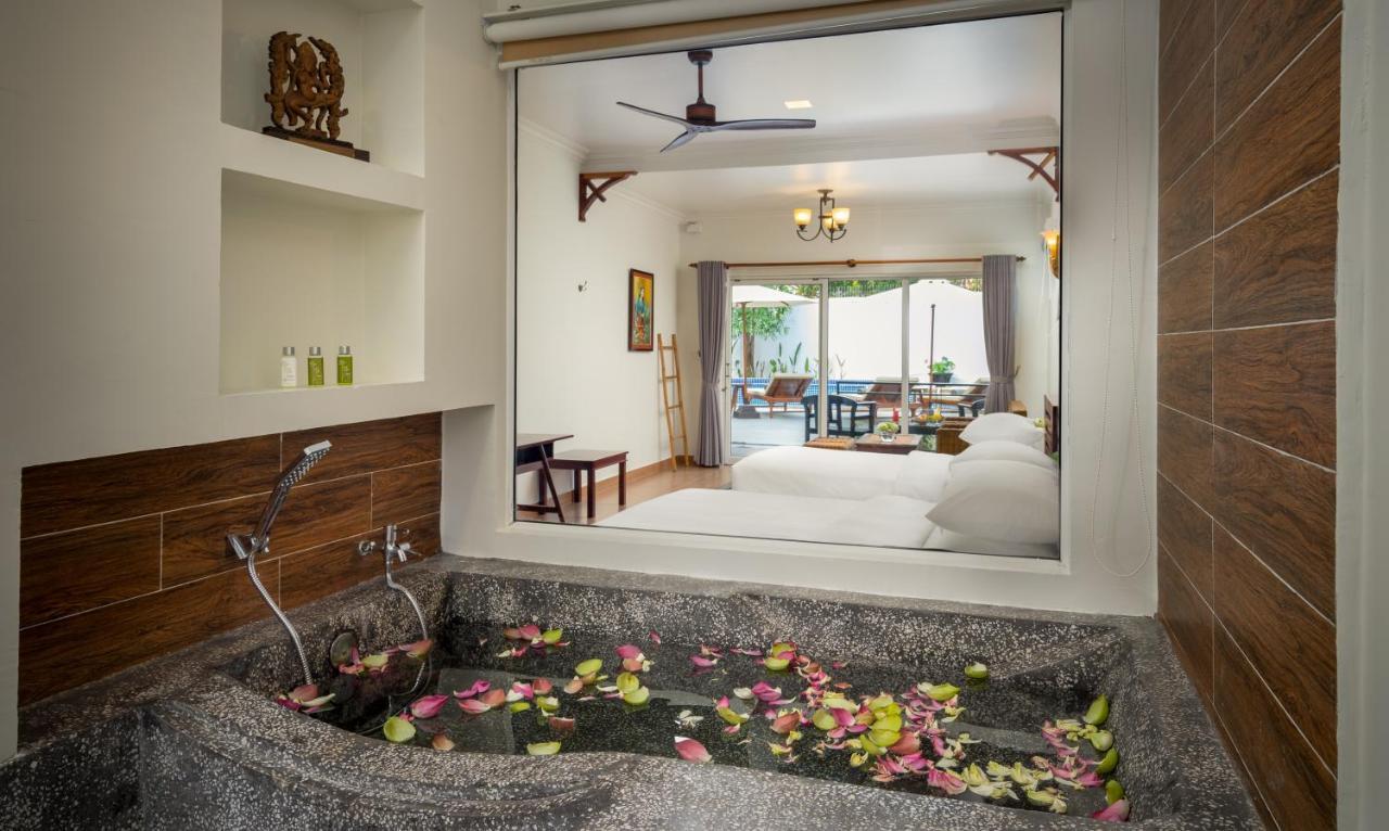 Villa Family with Balcony, Pool Access - Free Mini-Bar