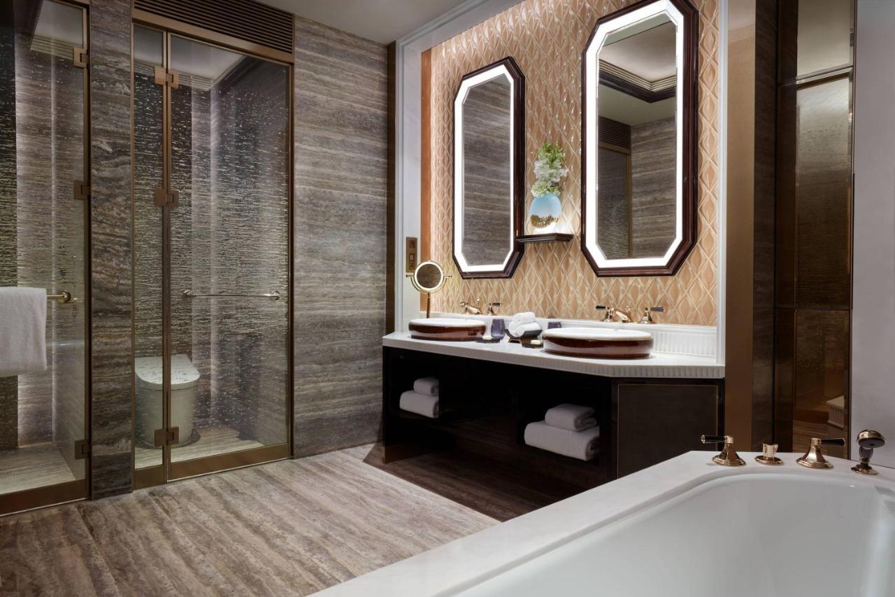 Premier King Lakeview