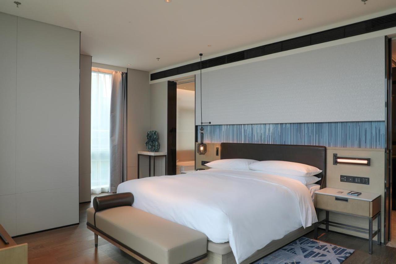 Executive King Room with Panoramic View - Executive Lounge Access